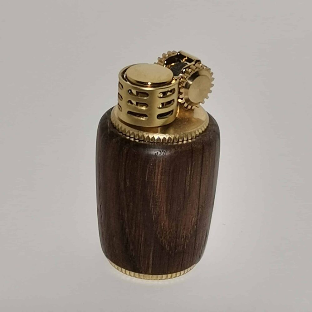 Benzinfeuerzeug in Nussbaum Holz