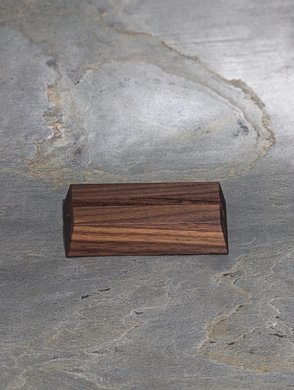 Handy und Tablet-Halterung Walnuss