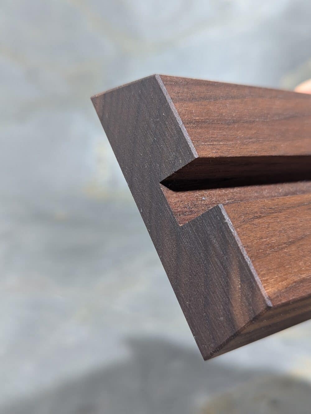 Handyhalterung und Tablethalterung Walnuss