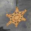 Schneeflocke aus Eschenholz