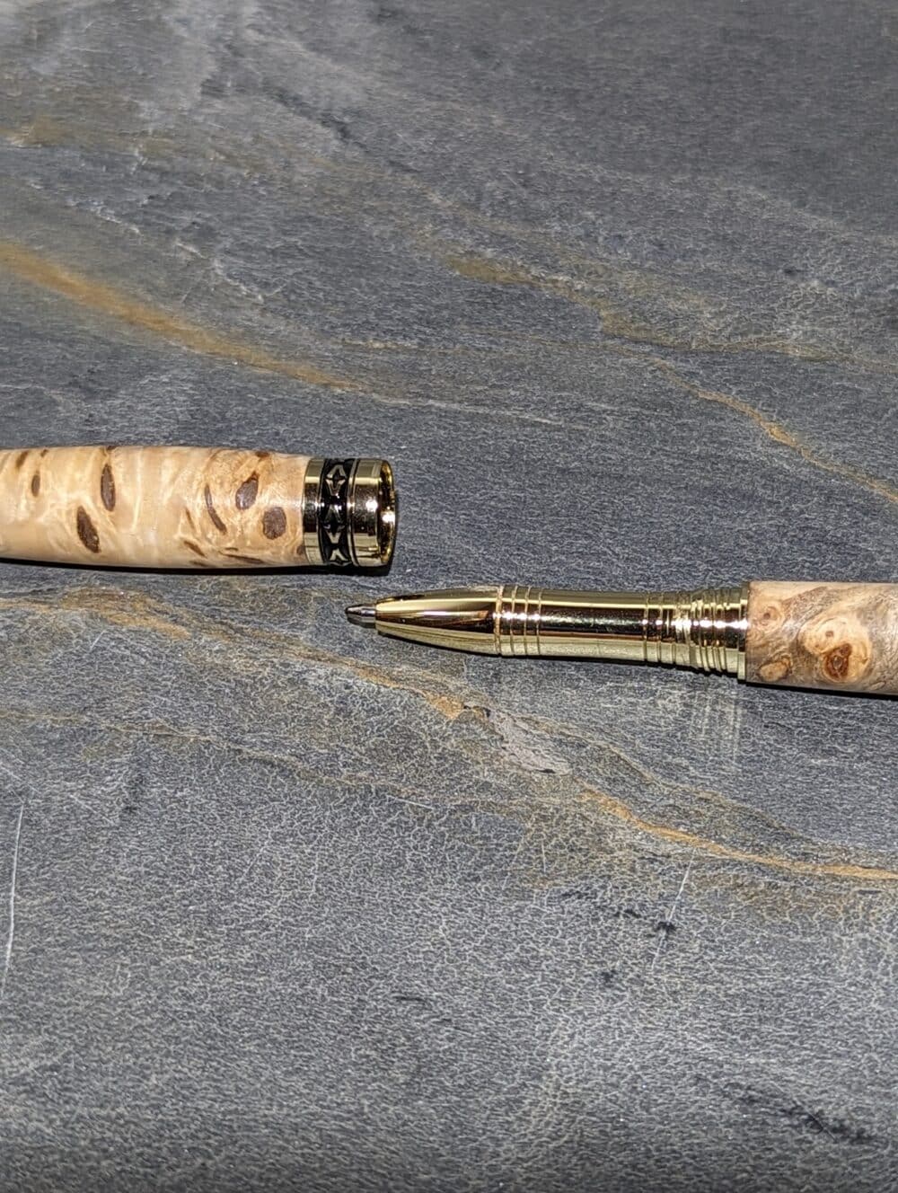 Rollerball Kugelschreiber gefertigt aus Maser Pappel Holz