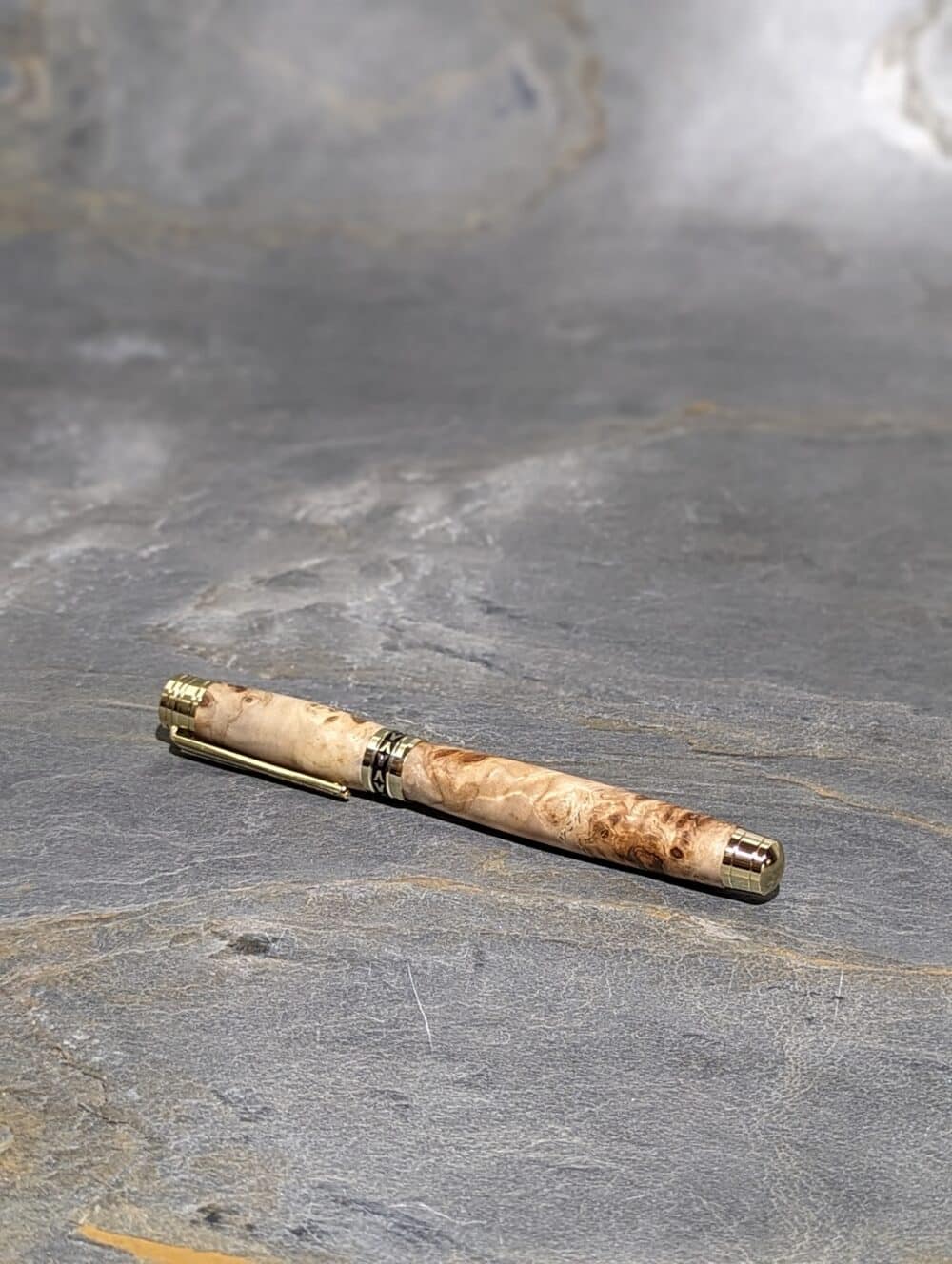 Rollerball Kugelschreiber gefertigt aus Maser Pappelholz