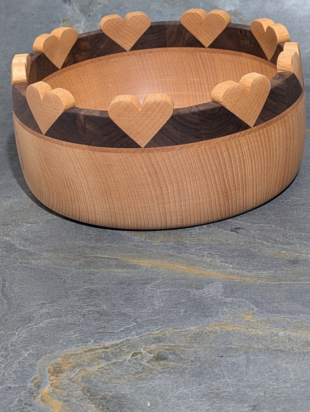 Holzschuessel-Herz-Buche-Detail