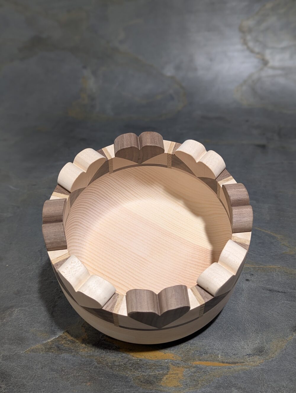 Holzschuessel-Herz-Zirbe