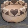 Holzschüssel aus Zirbenholz mit Herzdekoration