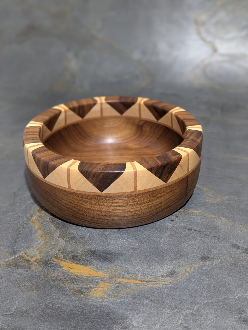 Holzschüssel aus Nuss, Ahorn und Buche gedämpft 21 cm