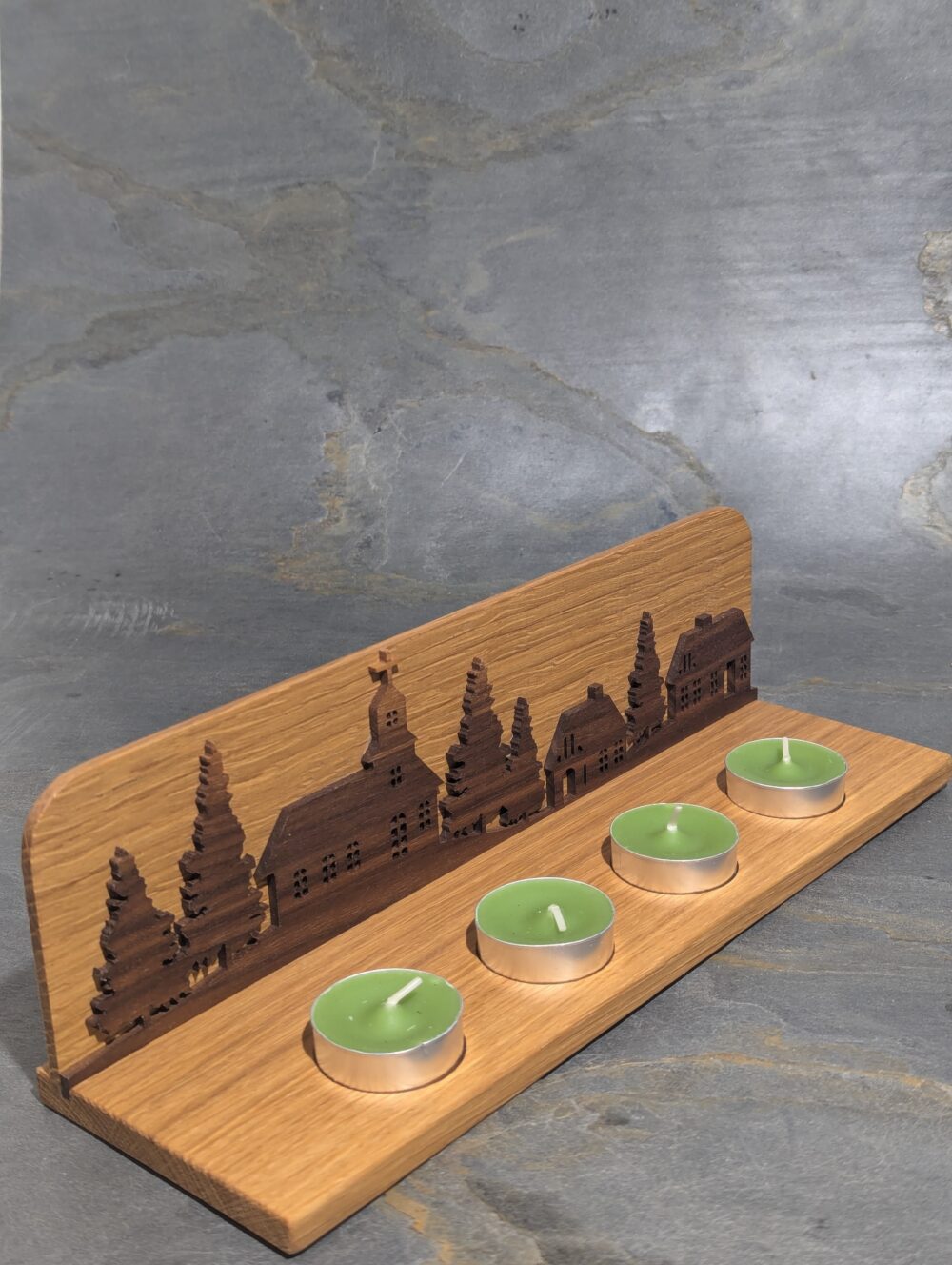 Adventskranz-Holz-Weihnachtsstadt-Eiche-Nuss-Seite