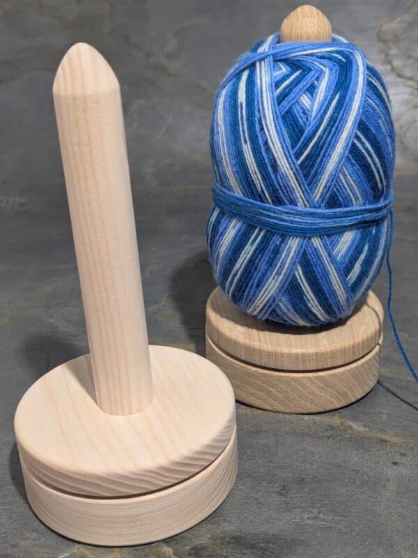 Wollabwickler aus Holz mit Kugellager